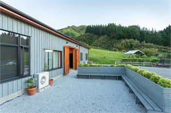 The Stables - Executive Country Living - Pohara