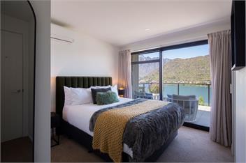 Fantastic 4 BDR Home | AC | WI-FI | Coffee Machine - Queenstown