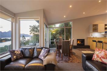 Amazing Lake & Mountain Views - Queenstown