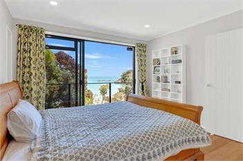 Seas The Day - Beachfront On Coopers - Northland