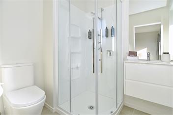 Russley home near the airport, single level with parking - 