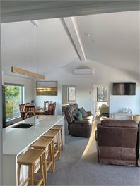 Modern Alpine Bach - warm, private, mountain views -