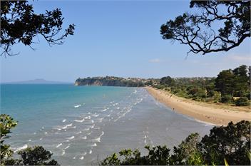 5 Min Walk to Beaches, Cafes &Village -Sea Views !    - 