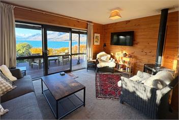 Lakeside Ōhau | Panoramic Lake & Mountain Views -