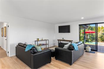 Tranquil Stay Two Mile Bay - lake views + playground -