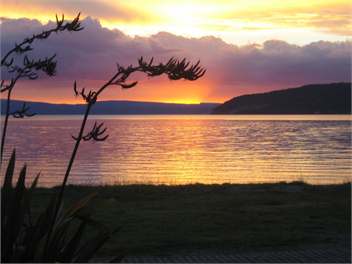 Kinloch lakefront -
