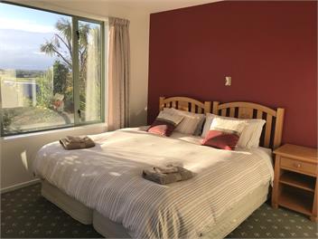 Westmorland hill 3 bed apartment. Warm, Internet & power included. - Christchurch