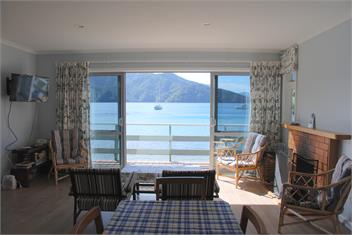 Clovelly Cottage - Near Picton