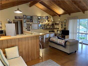 Houston Cottage - Russell     