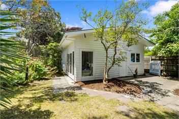 Blue Gate Cottage (Bachcare) - Waikanae Beach
