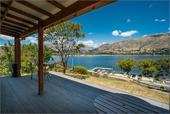 The Lakefront Gem (Bachcare) - Wanaka