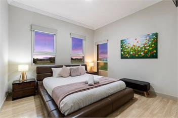 Modern House near Melb Airport, Sleeps 10 - Melbourne