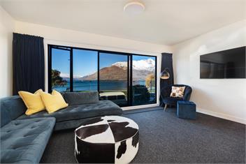 TĀHUNA LAKEFRONT LUXURY - Queenstown