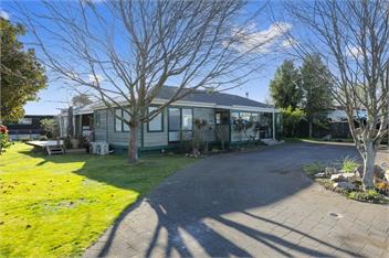 Five Mile Yay (Bachcare) - Taupo