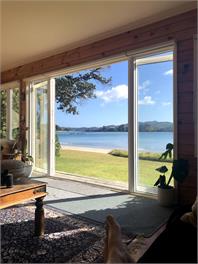 Oakura Bay Absolute-Beachfront Holiday Home - Northland