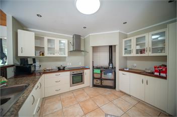 Hilltop farm house- Perfect for groups and Gatherings - Auckland 