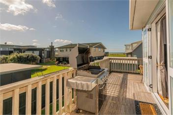Beach House - Across the Road to the Beach - Whitianga