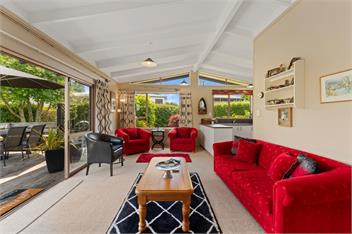 Angela Close to the Lake - Kinloch - Taupo