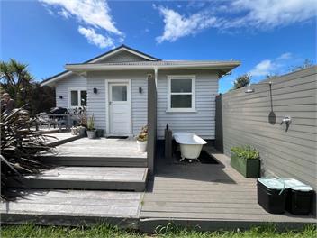 GRAPE SHED COTTAGE : Coast & Country - Waiheke Island