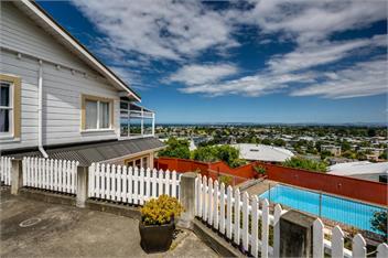 Napier Hilltop Stays - Views, Pool & Pet-Friendly! - Napier