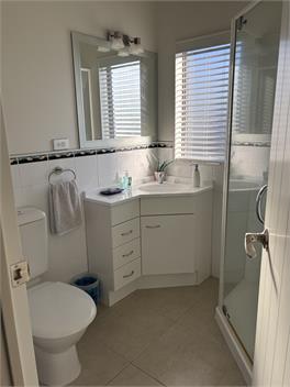 available KINGS BIRTHDAY WEEKEND 'Ocean Cove at Whangamata (5 minutes from beach & shops) - Coromandel