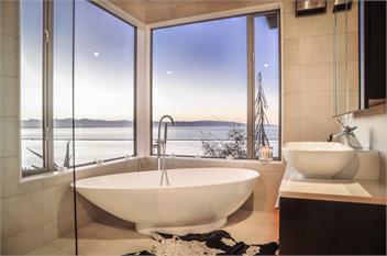 Seawatch - Spa Pool & Panoramic Ocean Views - Nelson