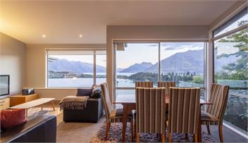 Amazing Lake & Mountain Views - Queenstown