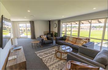 Panoramic Mountain View Retreat - Twizel