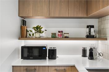 Secure Quiet CBD Townhouse | Free Parking + EV  - 