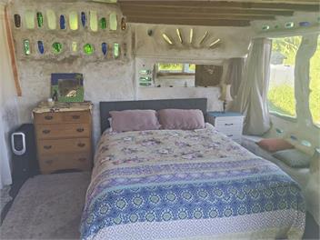 THE MUD HOUSE -