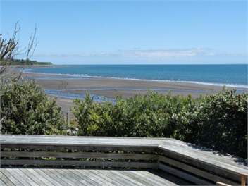 Oakura Beach Front Bach - Taranaki