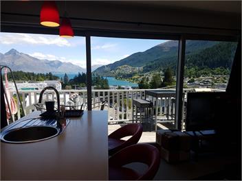 Central Lakeview Apartment - Queenstown