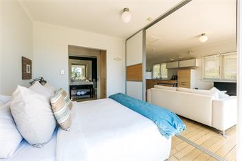 Bach on Burrell - Auckland