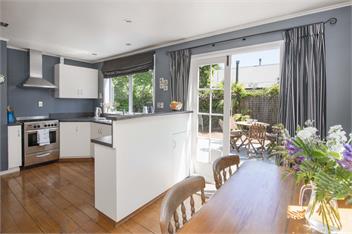 Brookville Cottage - Secluded Central Location - Nelson