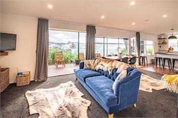 The Grandstand (Bachcare) - Akaroa
