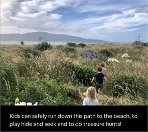 Blue Beachfront Retreat - Paraparaumu