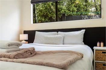The Alpine (Bachcare) - Queenstown