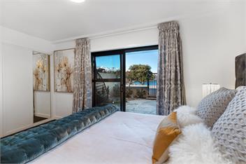 TĀHUNA LAKEFRONT LUXURY - Queenstown
