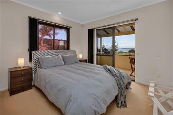 Seaside on Stratford (Bachcare) - Cable Bay