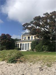 Oakura Bay Absolute-Beachfront Holiday Home - Northland