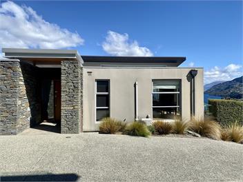 Prestigious Poole Lane - Queenstown Hill