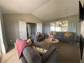 Coastal Retreat Modern Oasis - Tauranga 