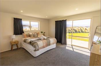 Panoramic Mountain View Retreat - Twizel