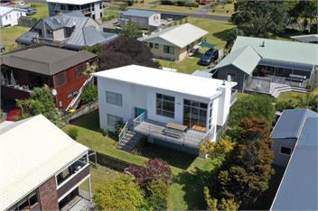 Ocean Road Beach House - Whangamata