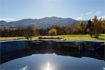 Dalefield Hideaway | Hot Tub & Mountain Views - 