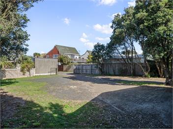 Paraparaumu Beach House · Dogs Welcome - Sunset Shores - 