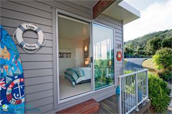 Black Bach  - Bay of Islands