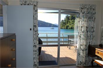 Clovelly Cottage - Near Picton