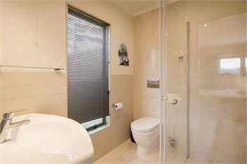 Hilltop Getaway - Views and Spa Pool - Nelson