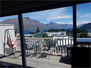 Central Lakeview Apartment - Queenstown
